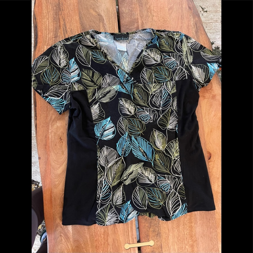 Cherokee scrub top